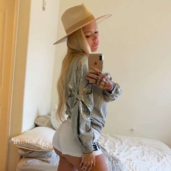 Beautiful Embellished queen sweatshirt - Picture 6 of 8